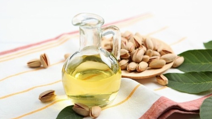 ارزیابی ماندگاری روغن پسته در دماهای بالا و پایین